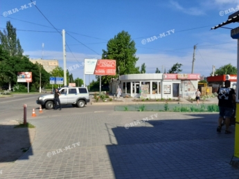 В Мелитополе "заминировали" черный "АТБ" - район оцеплен полицией (фото)