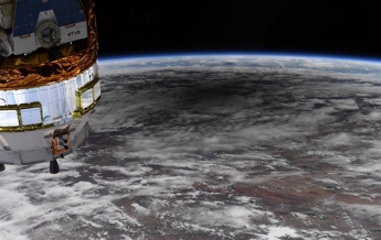 В NASA показали тень на Земле во время затмения (фото)