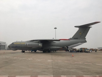 Мелитопольские летчики доставят в Украину гуманитарный груз из Китая (фото)