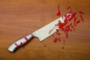 В Запорожье молодую женщину ударили ножом