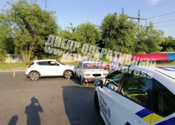 В Днепре на Богдана Хмельницкого ВАЗ врезался в Nissan: фото