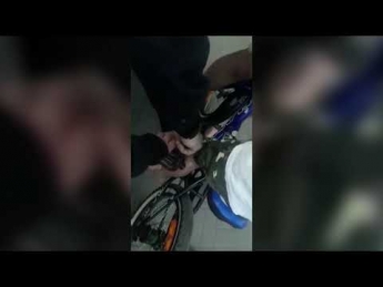 В Днепре 3-летний мальчик застрял ногой в велосипеде: видео