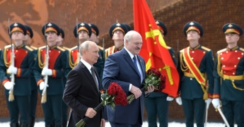 Рост Путина снова вызвал сомнения после видео-иллюзии с Лукашенко