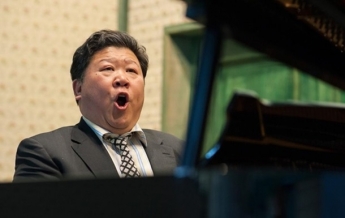 Оперного певца заблокировали в соцсети из-за сходства с лидером Китая (фото)
