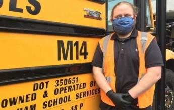 В США школьники уговорили водителя автобуса стать их учителем
