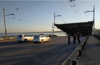 В центре Николаева внезапно развелся мост (видео)