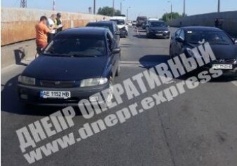 В Днепре на улице Павлова в ДТП попали четыре автомобиля: подробности и фото