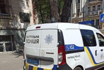 Полицейские в Киеве отличились забавной парковкой: фото