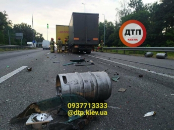 Умер мгновенно: в Киеве водитель погиб страшной смертью, фото