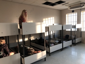 В Греции задержали десятки украинцев в аэропорту: дети и их родители ночевали в изоляторе