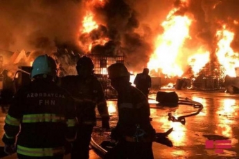 У Баку масштабна пожежа, лунають вибухи, є постраждалі
