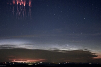 В NASA показали фото редкой молнии: ее легко можно перепутать с феерверком