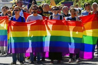 8 лет тюрьмы за критику ЛГБТ - в Мелитополе горожане выступили против и собирают подписи (фото)