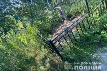 В Киевской области пьяные злоумышленники спрятали труп на кладбище