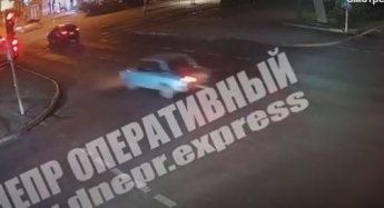 В Днепре на Яворницкого ловкий водитель летает на красный сигнал светофора: видео момента