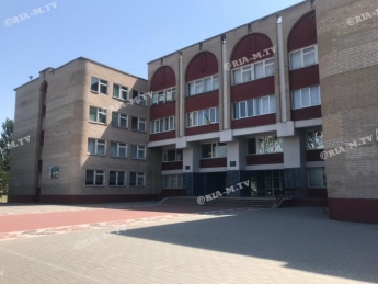 В Мелитополе в самой большой школе обновят окна (фото)
