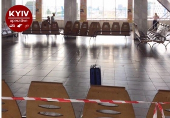 В Киеве устроили переполох из-за странного чемодана на вокзале: фото