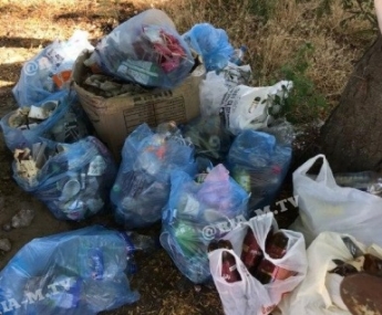 В Мелитополе подростки из мусора соорудили 