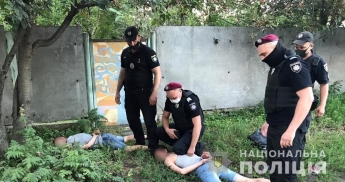 Под Киевом пассажиры избили и ограбили таксиста: далеко уйти они не успели, фото