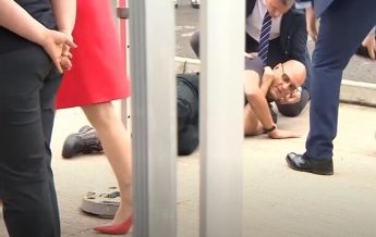 Продавец упал в обморок при виде принца Чарльза (видео)