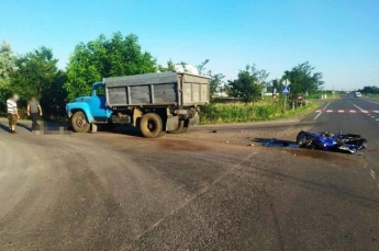 В Одесской области под колесами ЗИЛа погиб мотоциклист