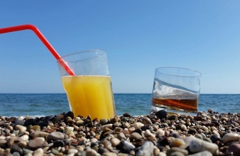 Какими напитками не стоит увлекаться летом? Развеиваем мифы