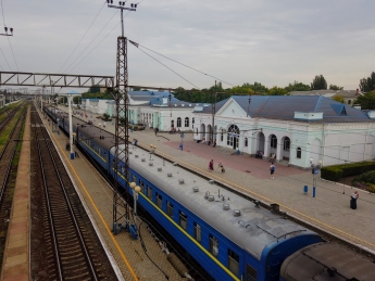 На какие поезда, проходящие через Мелитополь, будут продавать 100 процентов мест