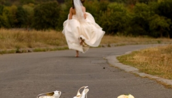 Курьёзы: в Запорожье заметили "сбежавшую" невесту (ВИДЕО)