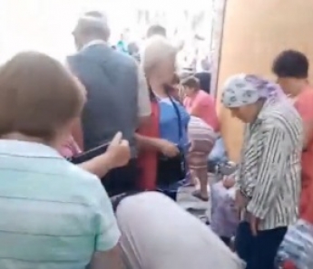Уже в 7 часов утра в Мелитополе на ярмарке полно народу - что почем купить сегодня можно (видео)