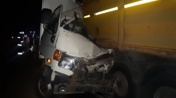 Под Запорожьем столкнулись грузовики: погиб один из водителей
