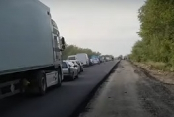 Пробка на Бердянск в три полосы - в сети показали дорогу к морю (видео)
