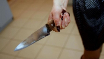Попросила накормить: в Днепре женщина зашла в гости к бабушке и порезала ее ножом (фото)