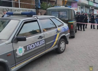В Черновцах под рестораном застрелили мужчину. Фото и видео 18+