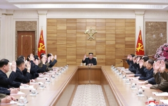 Ким Чен Ын обсудил боеготовность армии с партийной верхушкой