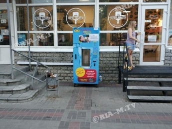 В Мелитополе демонтируют нелегальный автомат с питьевой водой