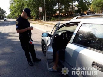 Под Одессой жестоко избили патрульного полицейского