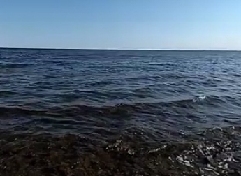 Курортникам показали место возле Кирилловки, где вода, как слеза и нет медуз (видео)