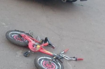 Под Киевом женщина за рулем авто сбила ребенка на велосипеде, фото