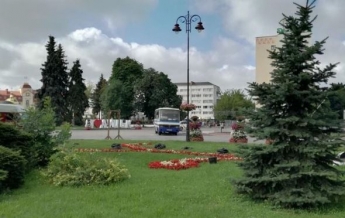 В центре Луцка захватили автобус с заложниками (видео)