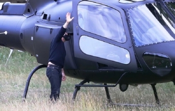 Том Круз прилетел на обед на частном вертолете (фото)