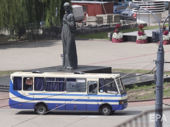 Из автобуса в Луцке вышло трое заложников
