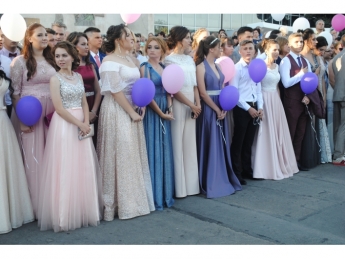 Уже известно, какая группа приедет в Мелитополь развлекать выпускников (фото)
