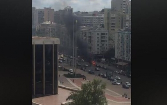 В Киеве взорвался и сгорел автомобиль (видео)
