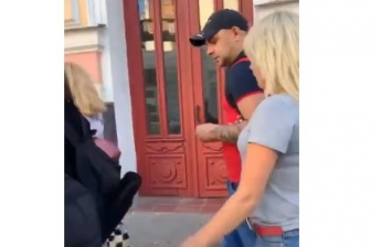Уличный вор с подругой пытался ограбить в Харькове девушку и прославился в сети (видео)