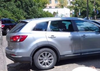 В сети показали "героя парковки" в Киеве, перекрывшего дорогу женщине с младенцем
