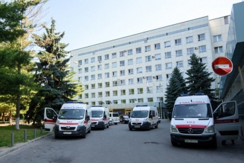В Харькове умер мужчина с COVID-19: "скорая" весь день возила его в поисках больницы