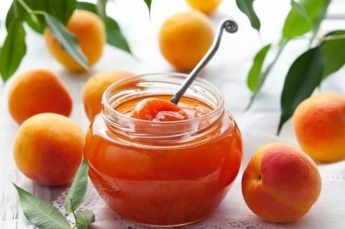 Заготавливаем витамины на зиму: топ-3 простых рецептов консервации абрикос