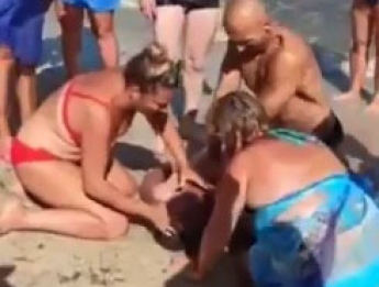 В сети появилось видео спасения утопленника на приморском пляже