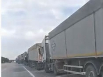 На южном посту под Мелитополем полиция останавливает все грузовики (видео)
