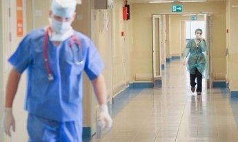 В Крыму пациент ударом ножа отправил врача в реанимацию